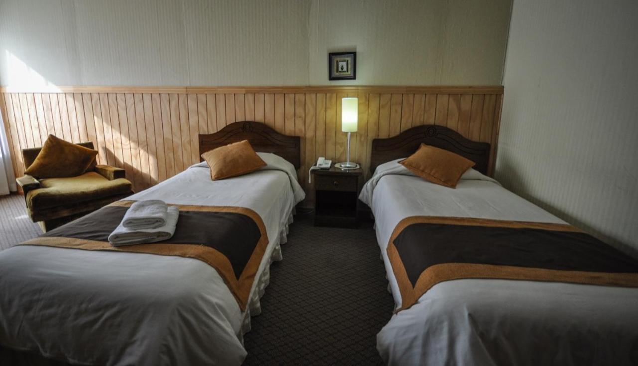 Hostal Los Pinos Puerto Natales Dış mekan fotoğraf