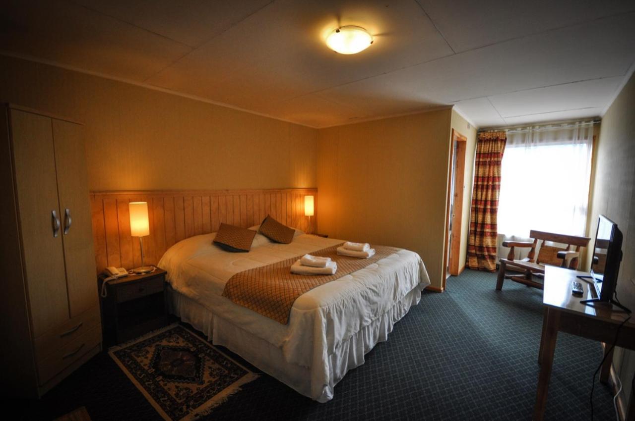 Hostal Los Pinos Puerto Natales Dış mekan fotoğraf