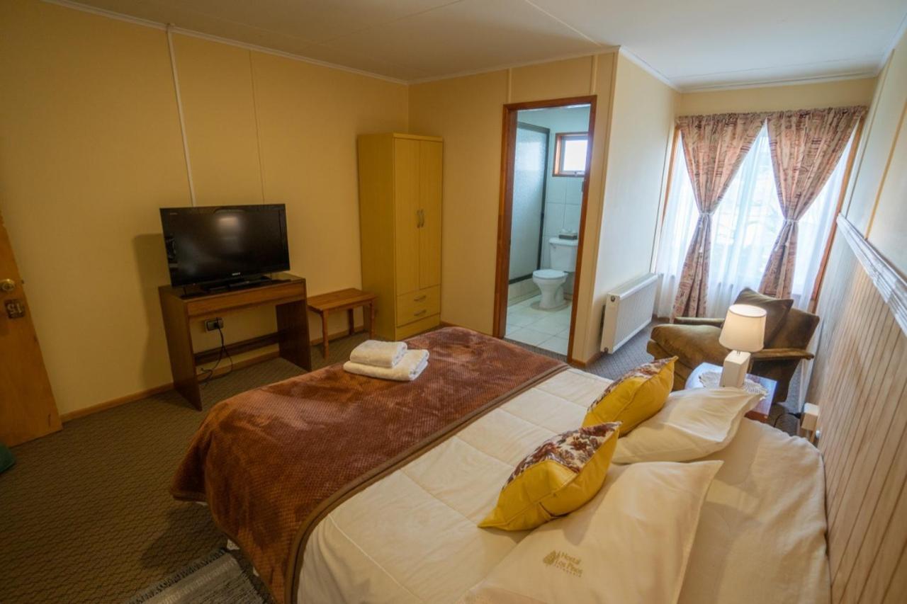 Hostal Los Pinos Puerto Natales Dış mekan fotoğraf