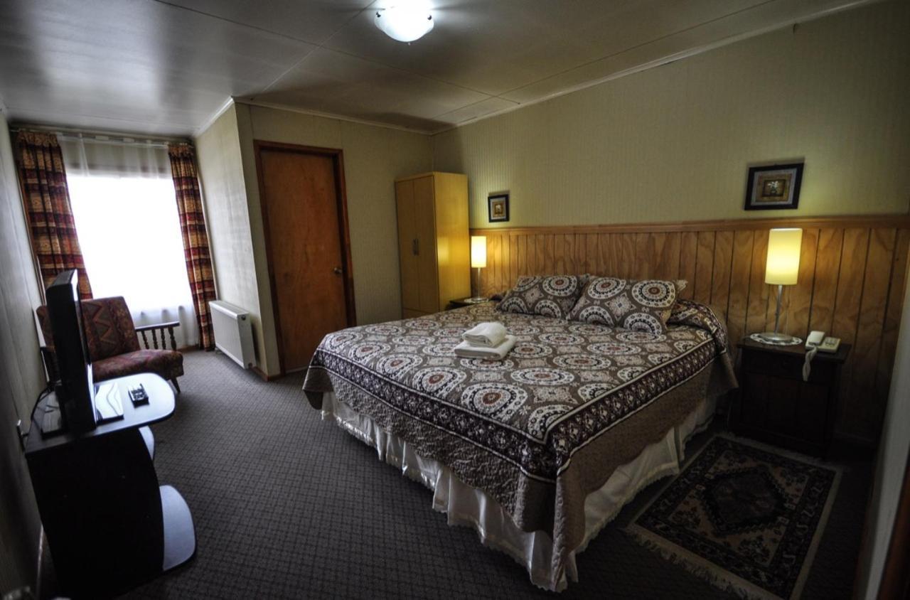 Hostal Los Pinos Puerto Natales Dış mekan fotoğraf