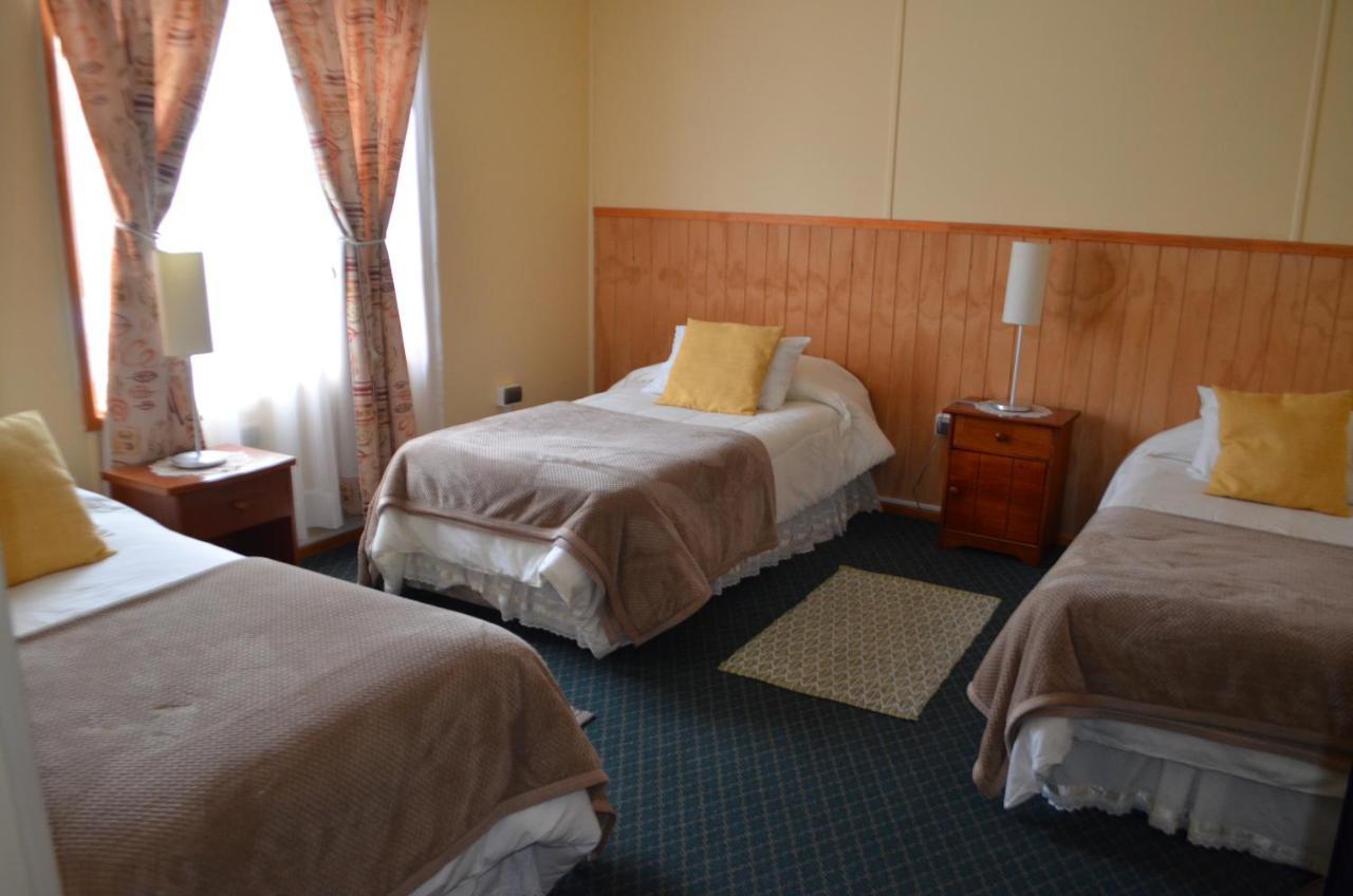 Hostal Los Pinos Puerto Natales Dış mekan fotoğraf