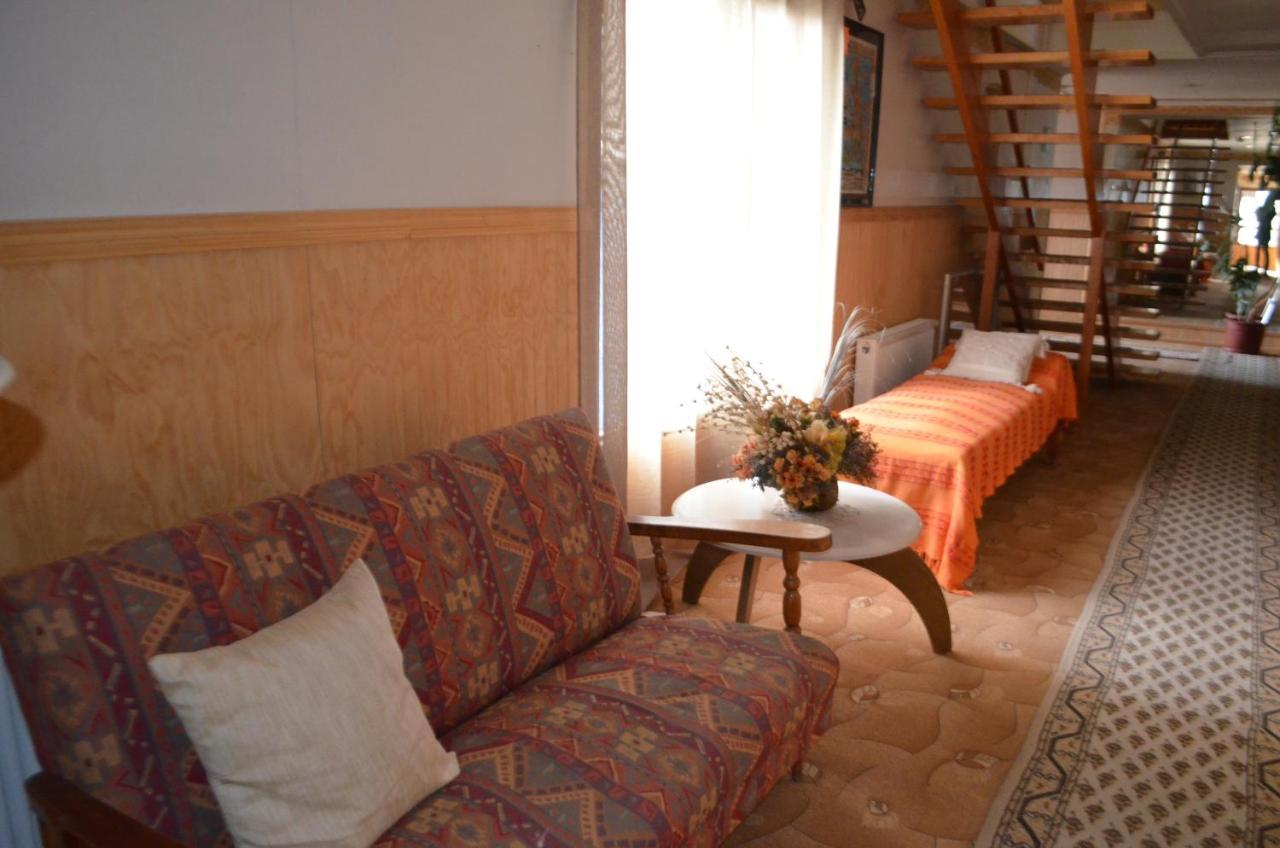 Hostal Los Pinos Puerto Natales Dış mekan fotoğraf