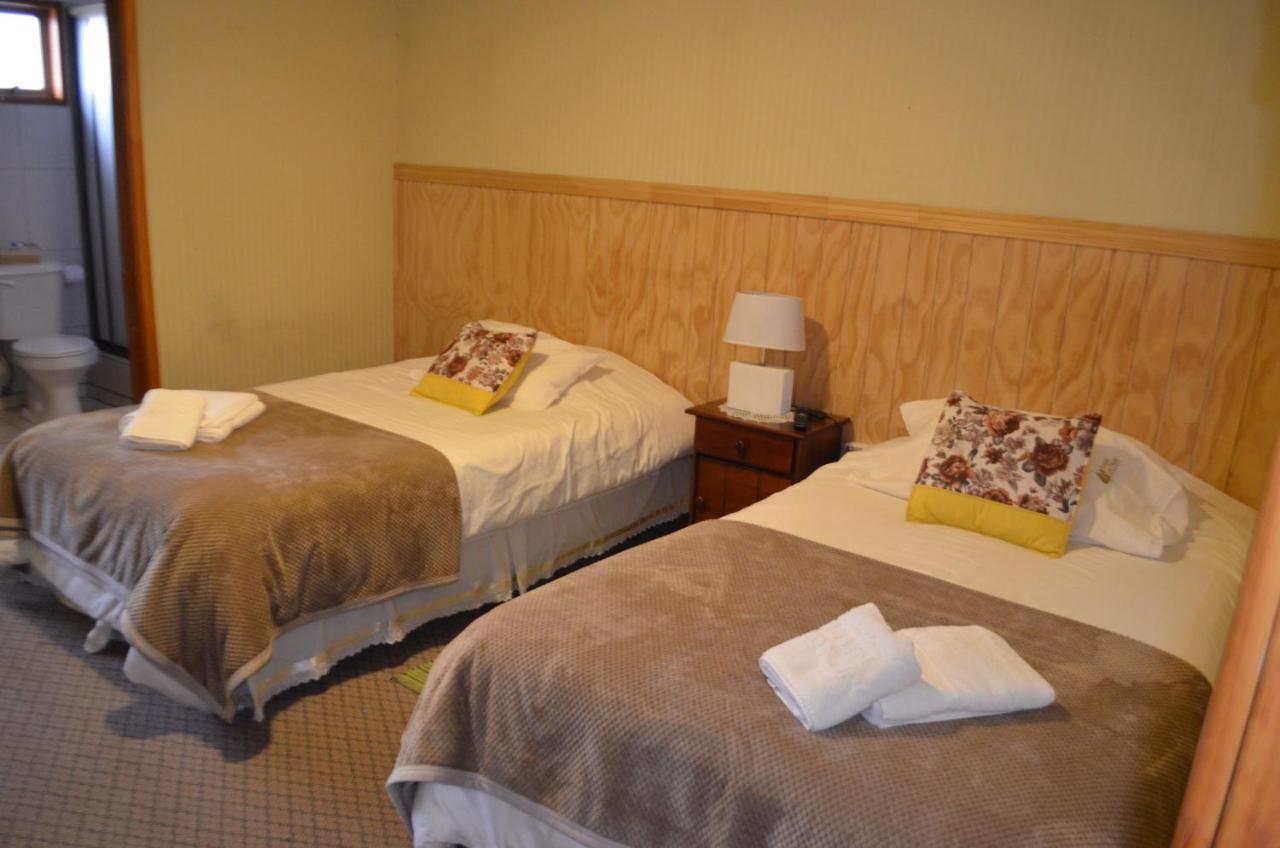 Hostal Los Pinos Puerto Natales Dış mekan fotoğraf
