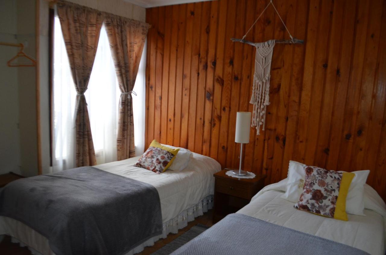 Hostal Los Pinos Puerto Natales Dış mekan fotoğraf