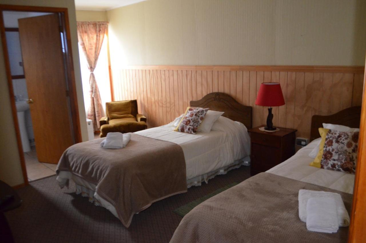 Hostal Los Pinos Puerto Natales Dış mekan fotoğraf