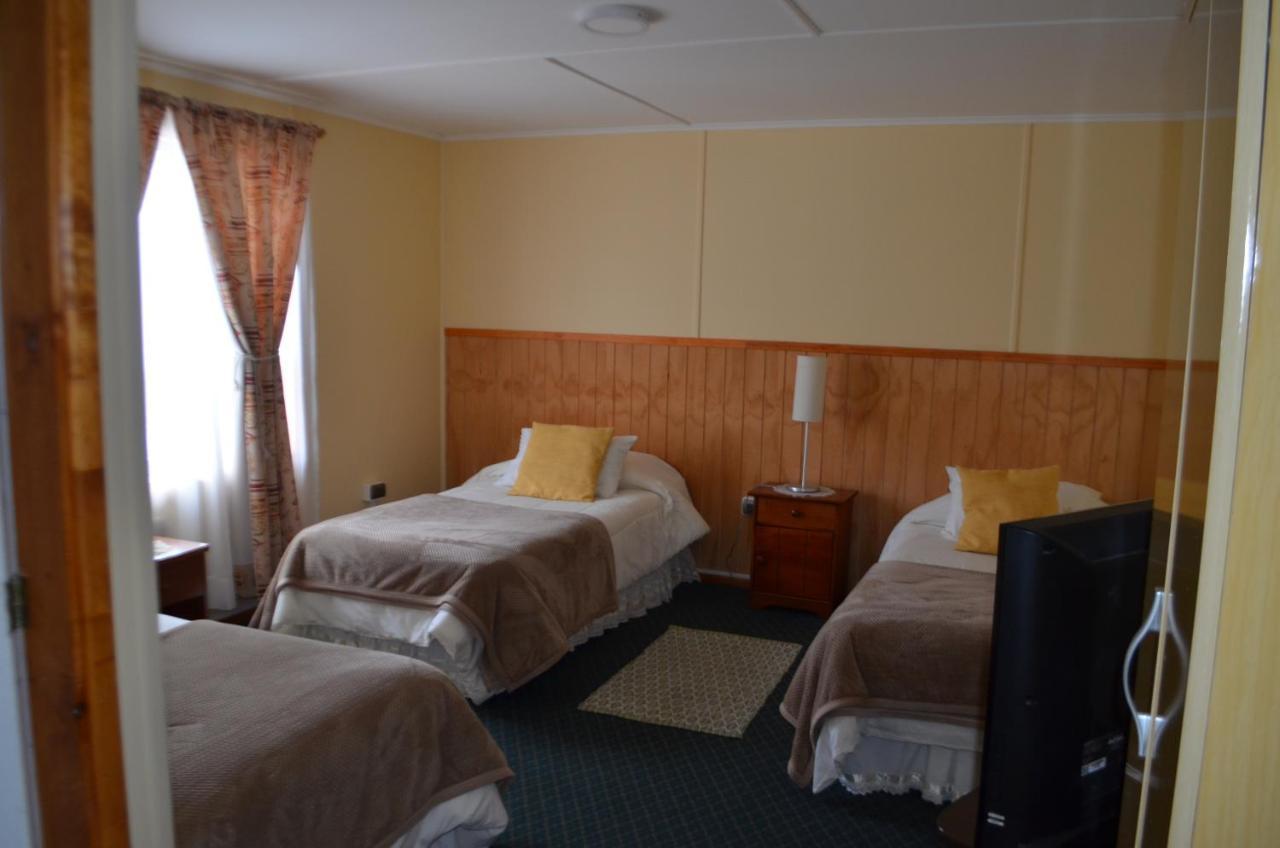 Hostal Los Pinos Puerto Natales Dış mekan fotoğraf