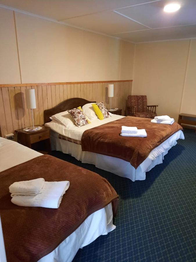 Hostal Los Pinos Puerto Natales Dış mekan fotoğraf