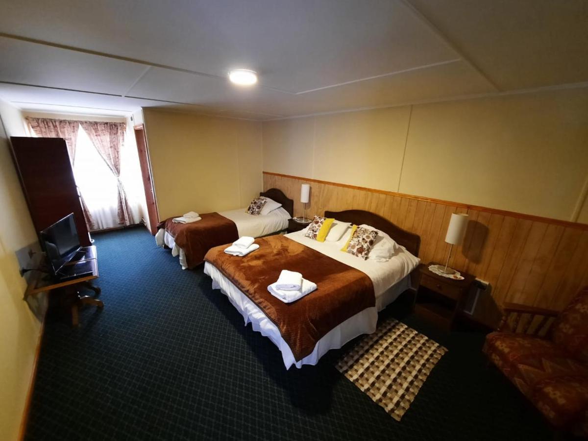 Hostal Los Pinos Puerto Natales Dış mekan fotoğraf