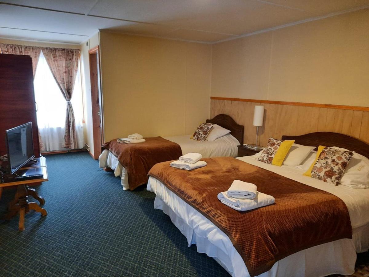 Hostal Los Pinos Puerto Natales Dış mekan fotoğraf