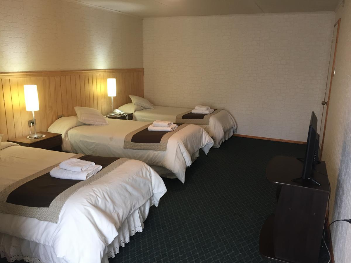 Hostal Los Pinos Puerto Natales Dış mekan fotoğraf