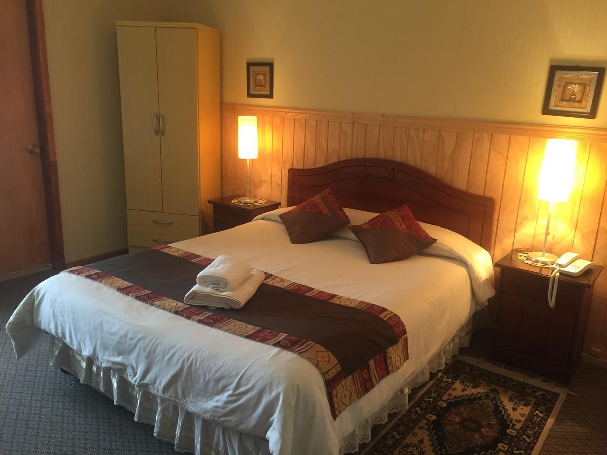 Hostal Los Pinos Puerto Natales Dış mekan fotoğraf
