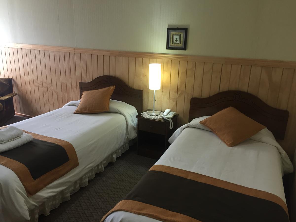 Hostal Los Pinos Puerto Natales Dış mekan fotoğraf