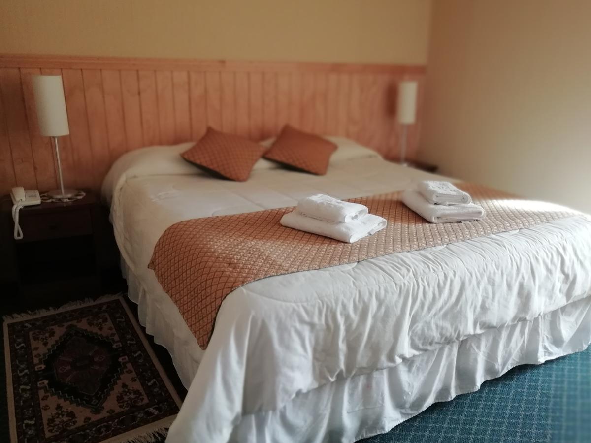 Hostal Los Pinos Puerto Natales Dış mekan fotoğraf