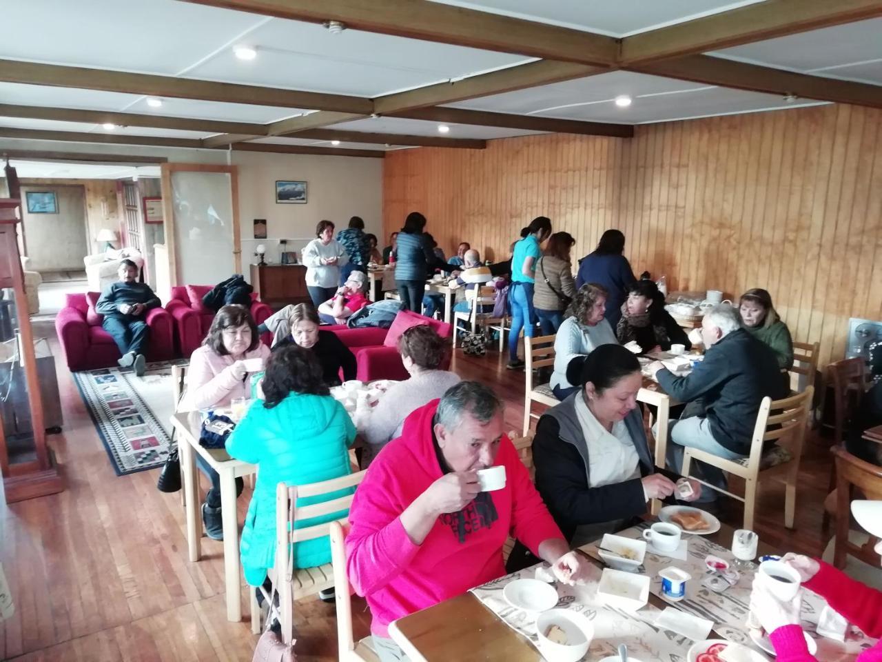 Hostal Los Pinos Puerto Natales Dış mekan fotoğraf
