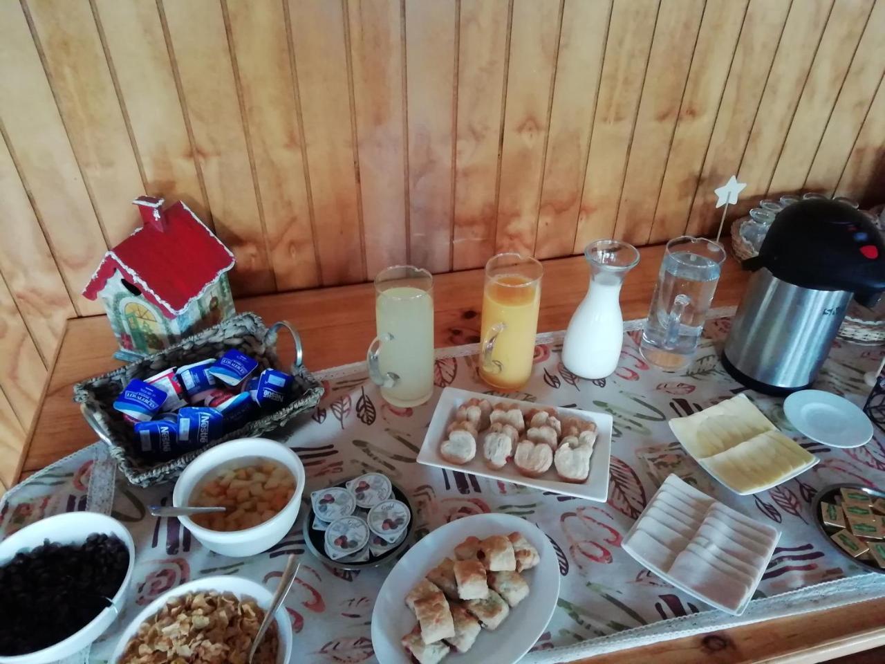 Hostal Los Pinos Puerto Natales Dış mekan fotoğraf