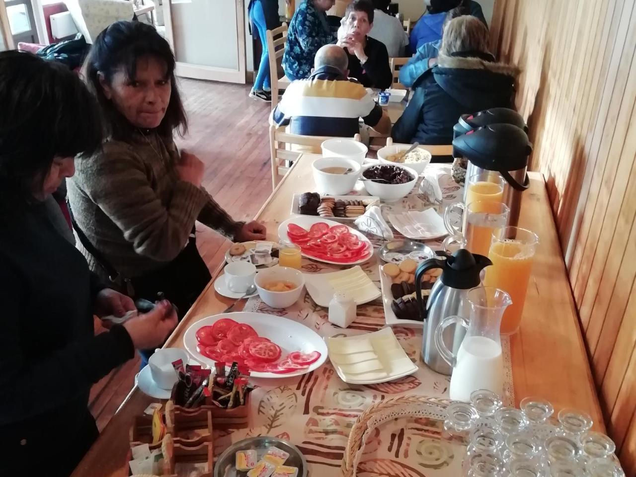 Hostal Los Pinos Puerto Natales Dış mekan fotoğraf