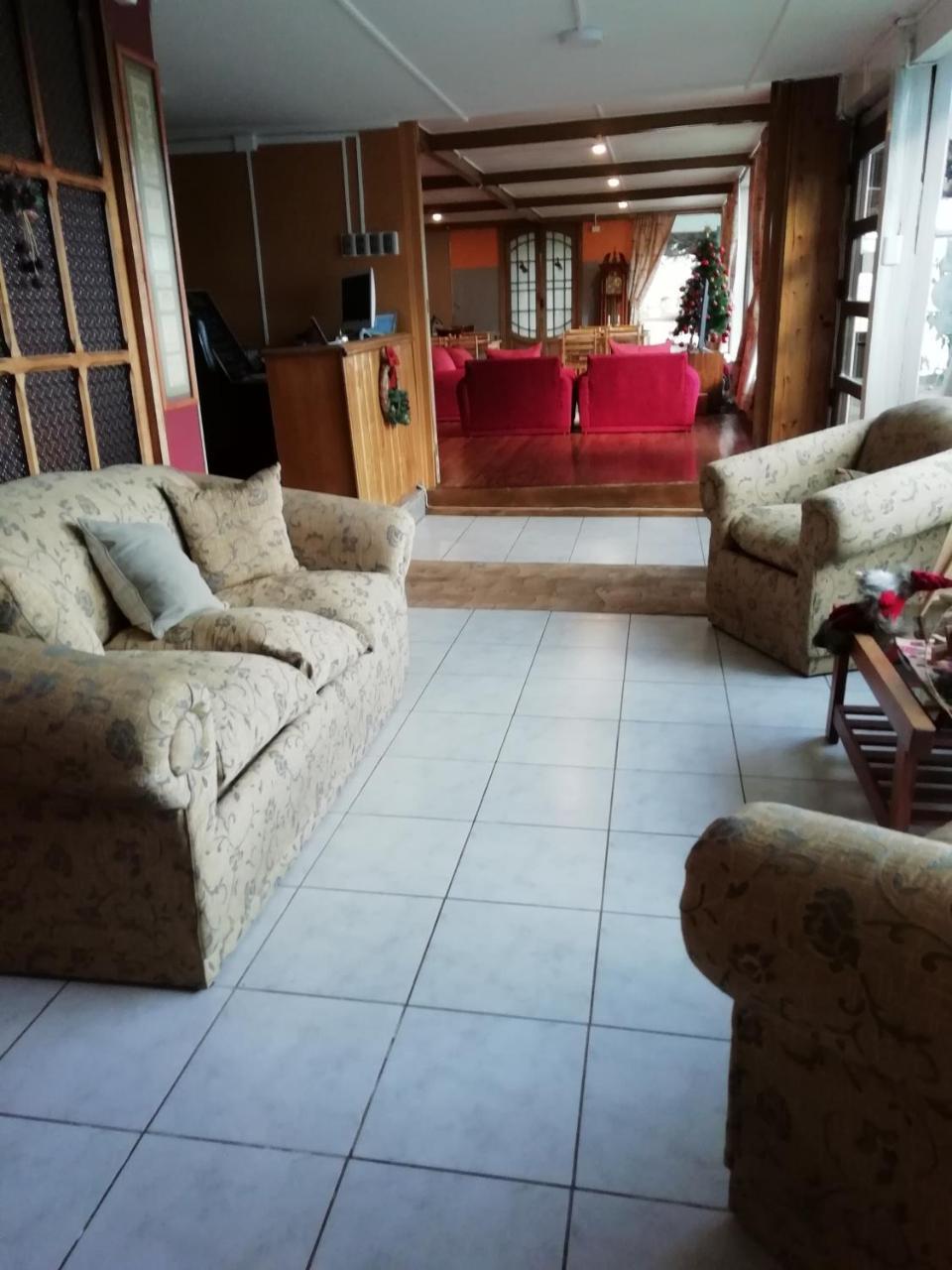 Hostal Los Pinos Puerto Natales Dış mekan fotoğraf