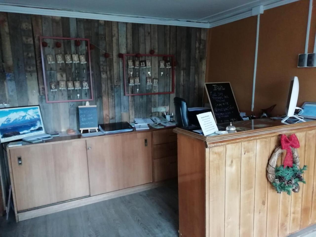Hostal Los Pinos Puerto Natales Dış mekan fotoğraf